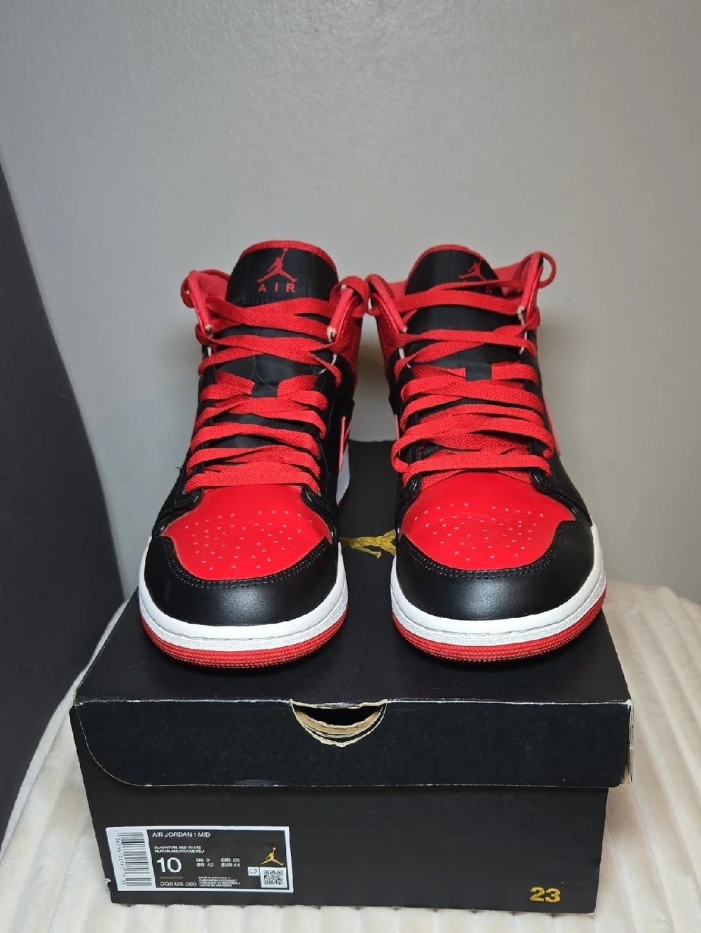 Jordan Air Jordan 1 Mid Alternate Bred Sneakers Colorway Black/Fire Red/ White